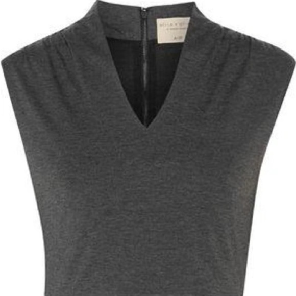 Alice and Olivia Air Kelis Cropped Top V-neck Sleeveless Gray Jersey Tank
Size 8 - Picture 6 of 14